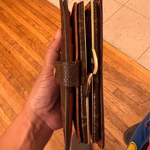 Authetic LV Frenchkiss lock wallet - Picture 7 of 9